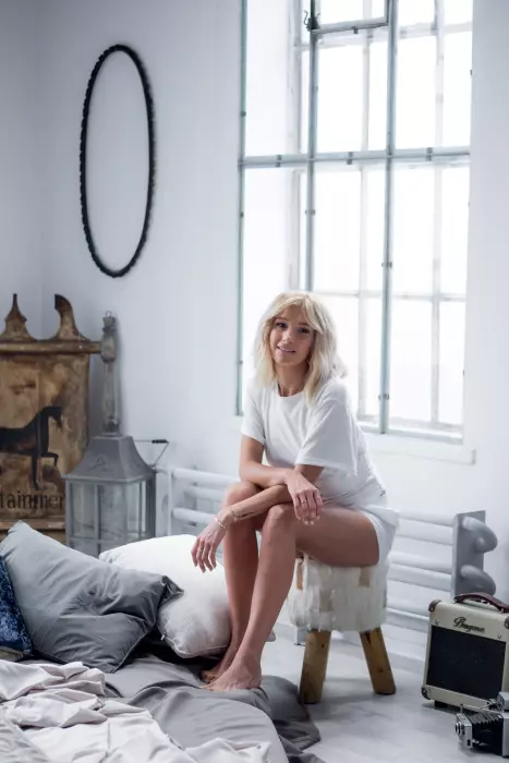 Alina Eremia la filmările pentru videoclipul „Poartă-mă”
