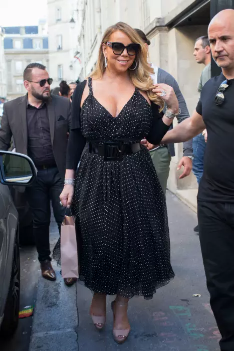 Mariah Carey la plimbare prin Paris