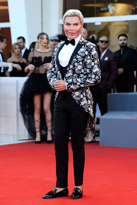 Rodrigo-Alves-in-Venetia