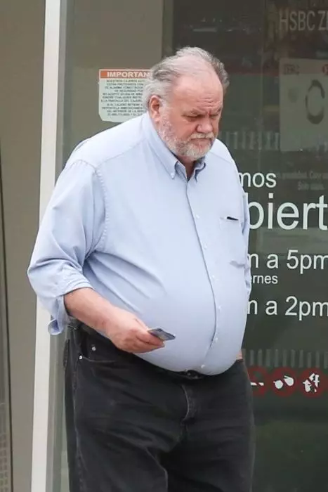 *PREMIUM-EXCLUSIVE* Thomas Markle spotted having a lonely Father's Day