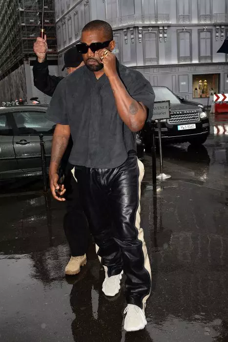 Kanye West la telefon
