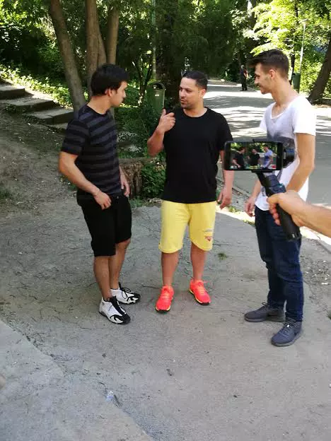 Sezonul doi al iSerialului “Când mama nu-i acasă” se vede exclusiv online (9)