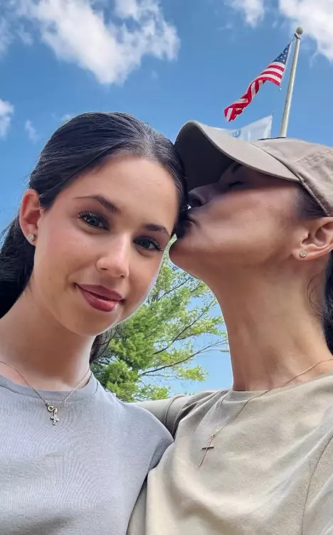 andreea-marin-imagini-violeta-campus-cornell-universitate (3)