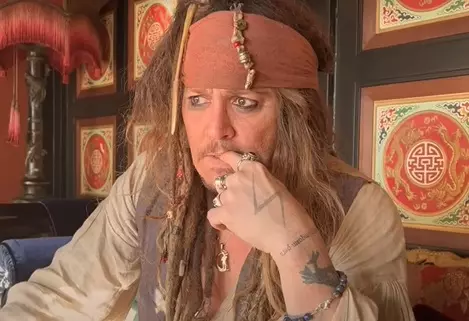 johnny-depp-din-nou-in-rolul-lui-jack-sparrow-pentru-o-cauza-nobila-3