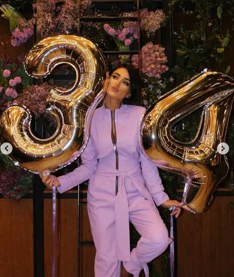 2021-02-02-16_29_30-A-D-E-L-I-N-A-E-•D-•A-@adelina.pestritu-•-Instagram-photos-and-videos