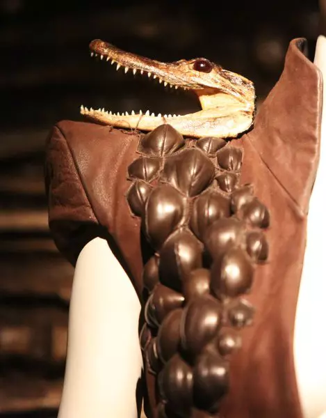 detaliu jacheta Alexander McQueen