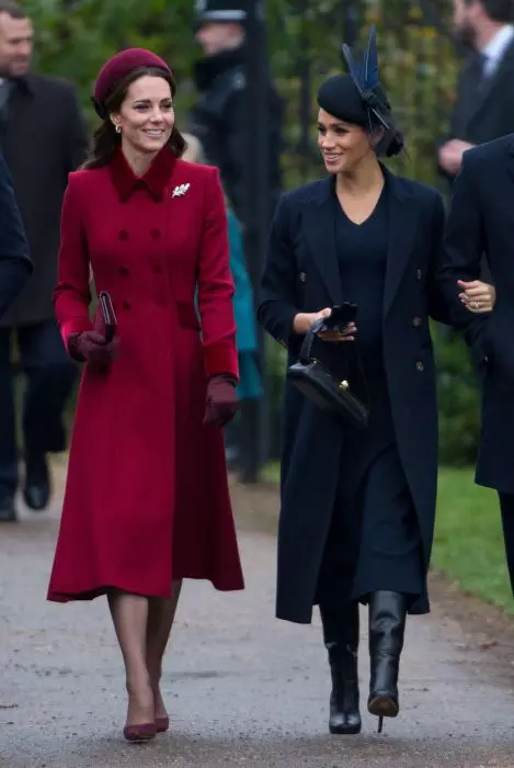 Au luat Kate Middleton și Meghan Markle lecții de etichetă?