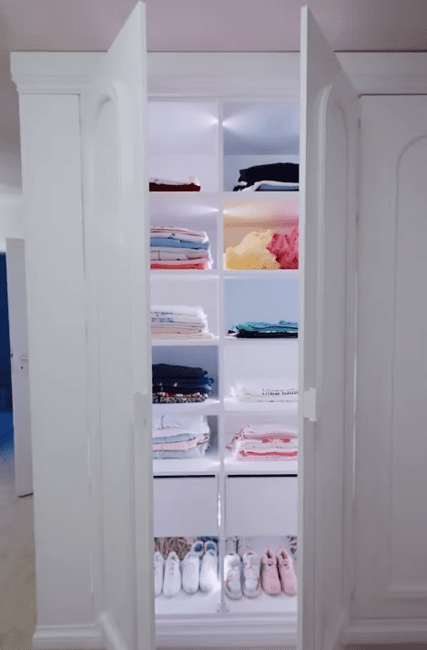 imagini din camera Zenaydei Maria, fiica Adelinei Pestrițu (5)