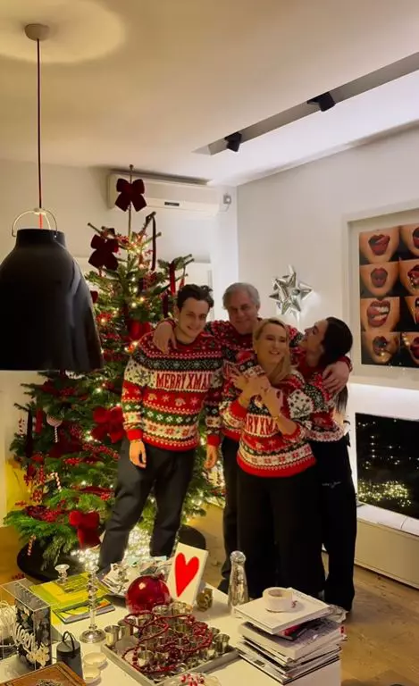 andreea esca cu familia ei