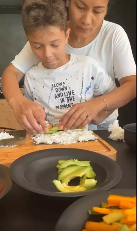 bona filipineza andra si catalin maruta 4