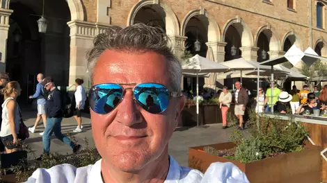 Cât costă o noapte de cazare la complexul lui Dan Bittman. „Te așteptăm, la o aruncătură de băț de București”