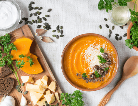 Supă cremă de dovleac cu parmezan. O rețetă simplă și gustoasă pentru toamnă