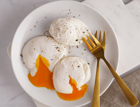 Ouă poşate. Cum se fac ouăle poșate perfecte. Sfaturi și trucuri