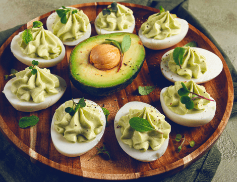 Ouă umplute cu avocado. Rețeta pentru cel mai sănătos aperitiv