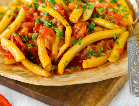 Mâncare de păstăi de fasole galbenă. Rețeta de post cu iz mediteranean