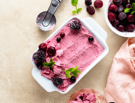 Îngheţată din fructe congelate. Rețeta cu frișcă și lapte condensat