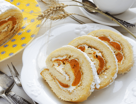 Reţeta de ruladă cu gem de caise. Cum se prepară rulada cu gem fără mascarpone