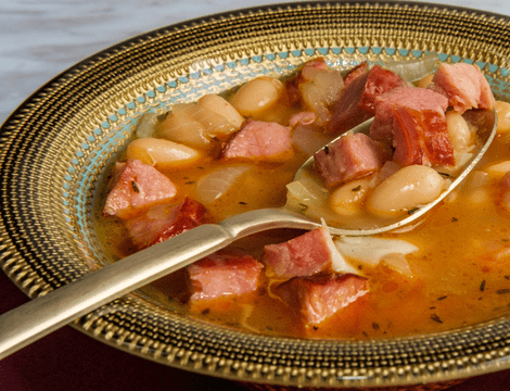 Ciorbă ardelenească de fasole cu afumătură - rețeta tradițională ca la bunici. Gust autentic din Transilvania