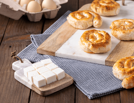 Reţeta de burek – plăcintă cu brânză sărată. Plăcinta balcanică cu brânză care a cucerit lumea: rețeta clasică de burek