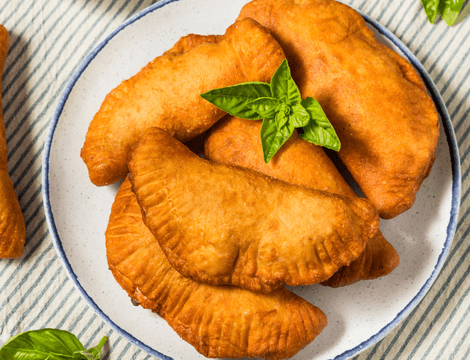 Reţeta de langoşi italieni panzerotti. Cum să prepari cei mai buni panzerotti - langoșii italieni crocanți cu umplutură cremoasă