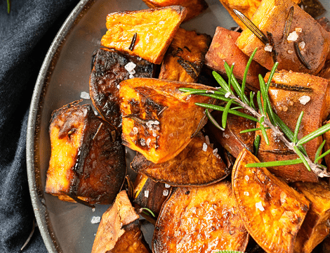 Cartofi dulci copți cu rozmarin - rețeta ușor de făcut, imposibil de uitat