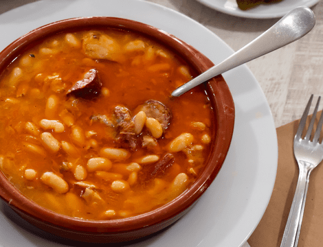 Iahnie de fasole cu cârnați. Cea mai simplă și rapidă rețetă