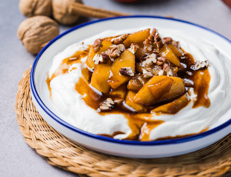 Mere caramelizate cu scorțișoară și nucă - rețeta simplă cu aromă de sărbătoare. Desert elegant și rapid