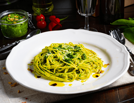 Paste cu pesto de leurdă - rețeta ideală pentru o masă rapidă. Preparat sezonier, simplu și rafinat