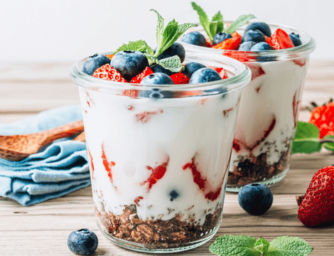 Parfait cu iaurt și granola. Rețeta perfectă pentru un mic dejun sănătos
