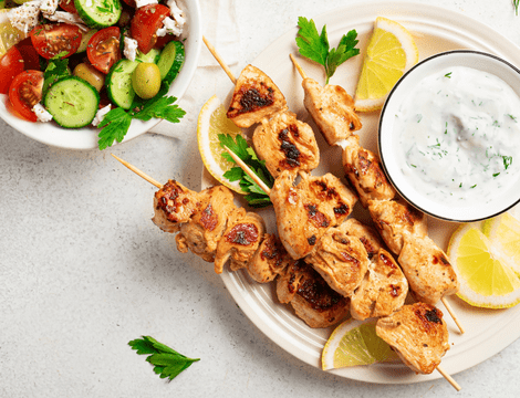 Pui cu sos tzatziki. Rețeta ideală pentru un prânz sau o cină ușoară
