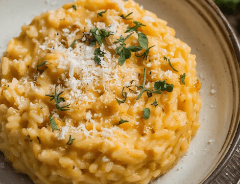 Risotto cu dovleac și parmezan. Rețeta italiană care aduce gustul toamnei în farfurie