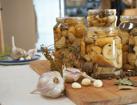 Hribi murați pentru iarnă. Rețeta tradițională, aromată și ușor de preparat