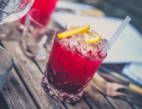 (P) Top 4 cocktailuri cu vodka pe care trebuie să le încerci