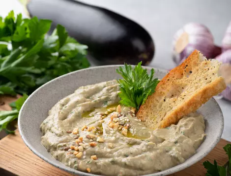 (P) Cum faci cea mai cremoasă salată de vinete cu maioneză din vinete la borcan