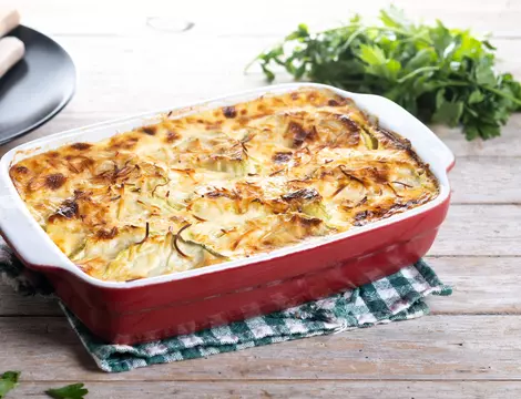 (P) Cum să prepari varza cu cârnați la cuptor: 5 trucuri simple pentru o cină delicioasă în familie