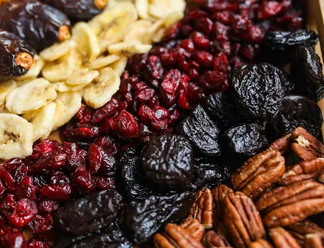 (P) 7 deserturi simple cu fructe uscate care țin postul dulce