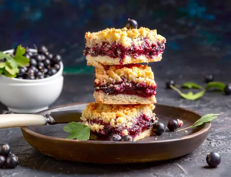 (P) Rețetă pentru prăjitură de post cu dulceață de fructe de pădure