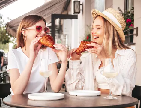 Cum organizezi un brunch reușit acasă pentru prietenii apropiați