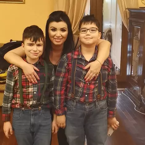 Adriana-Bahmuteanu-a-fost-de-acord-ca-baietii-ei-sa-stea-in-casa-lui-Silviu-Prigoana