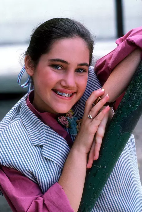 Amy Linker (3)