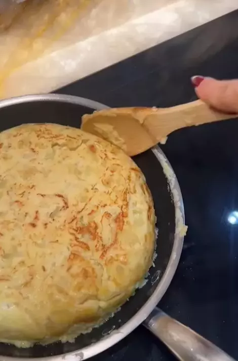 Georgina Rodriguez face furori pe Instagram cu rețeta ei de omletă spaniolă (9)