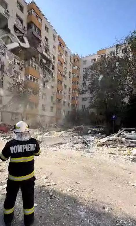 explozie-la-un-bloc-de-pe-calea-rahovei-in-bucuresti-langa-liceul-dimitrie-bolintineanu-s-a-activat-planul-rosu-1015885