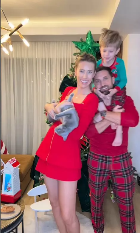 dani-otil-gabriela-prisacariu-brad-craciun-tiago-2025 (4)