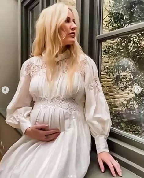 2021-02-24-16_21_36-@elliegoulding-•-Instagram-photos-and-videos