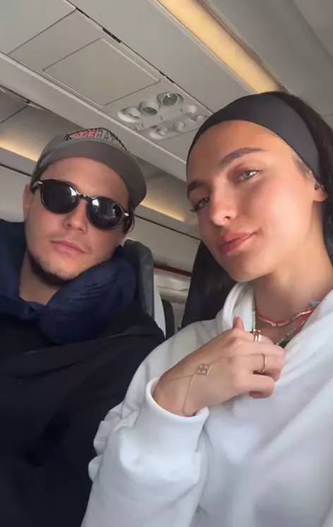 aris si alexia eram in avion