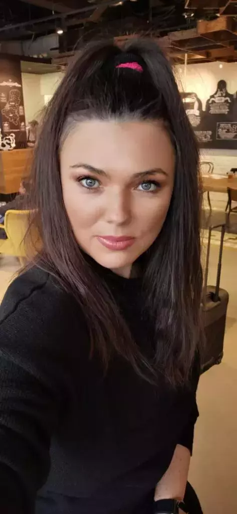 paula-seling-473x1024-1