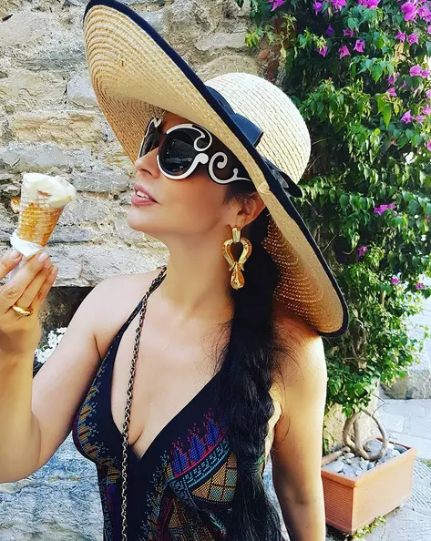 Andreea Marin -Am gasit inghetata cu lapte, cu aroma si gustul copilariei mele. Intoarcere in timp. #childagain #simplethings #beautifulmoments