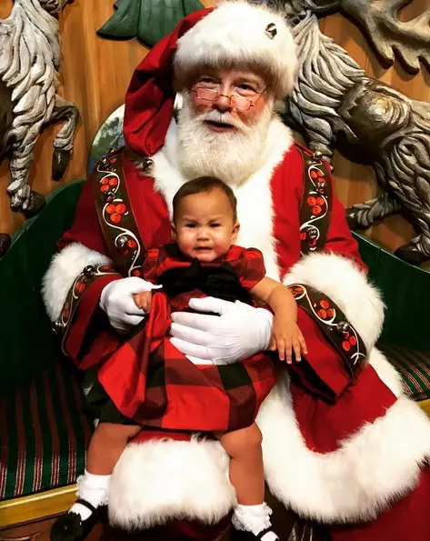 Luna, fetita lui Chrissy Teigen
