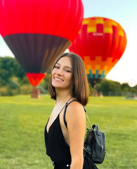 cum-a-ajuns-Mimi-influencer