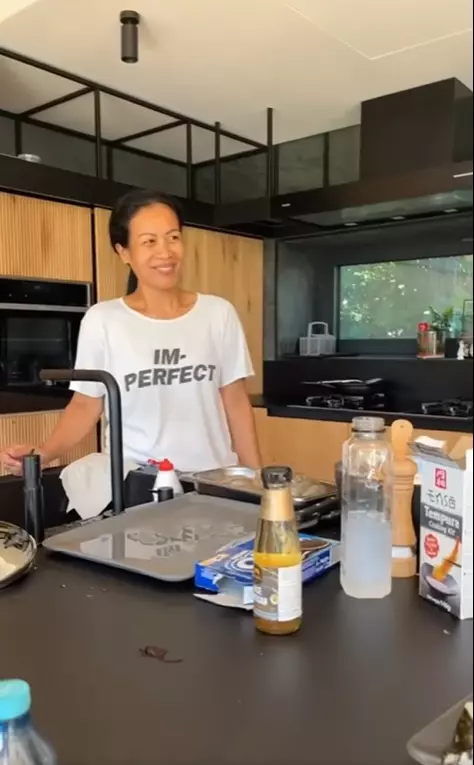 bona filipineza andra si catalin maruta 1